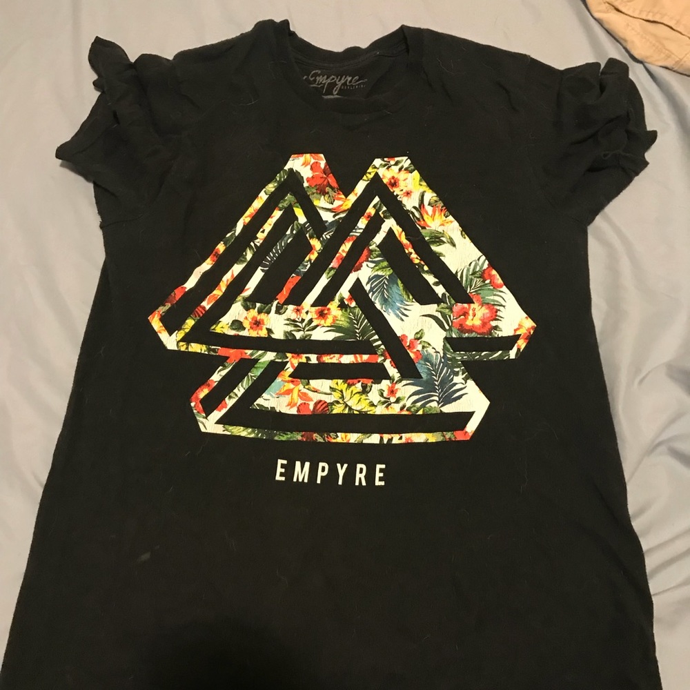 Empyre shirt small